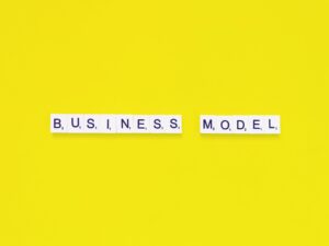 Freelance vs Agency: Choosing the Right Business Model